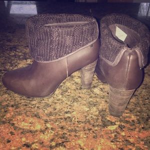 Ugg “dandylion” booties